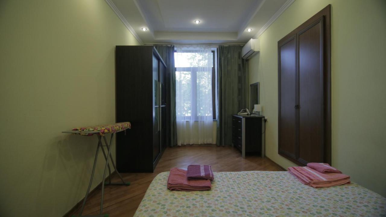 Apartment On Sanapiro Tbilisi Exterior photo