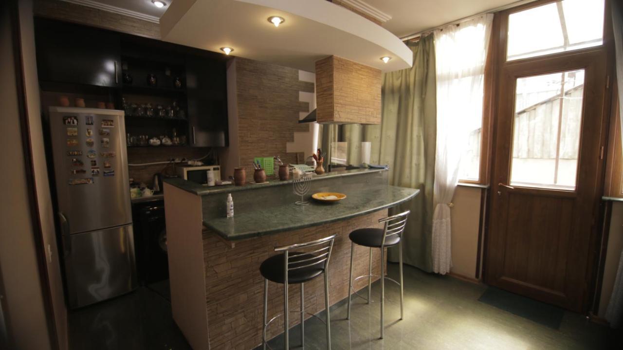 Apartment On Sanapiro Tbilisi Exterior photo