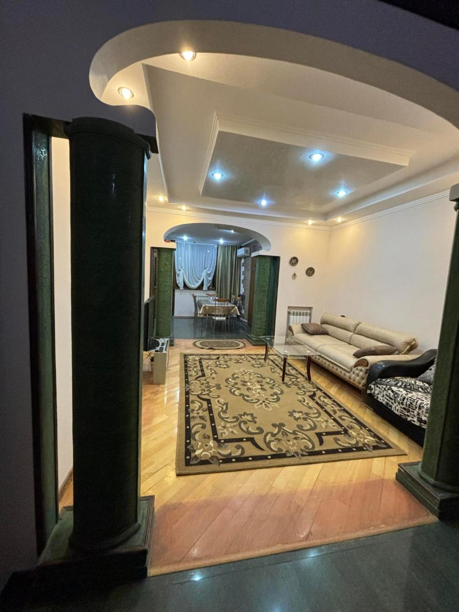 Apartment On Sanapiro Tbilisi Exterior photo