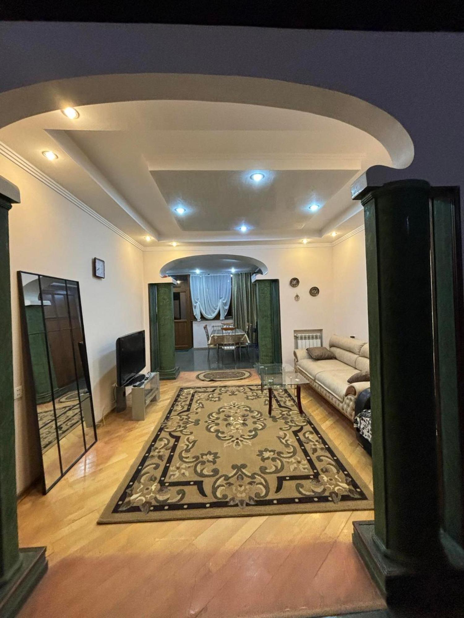 Apartment On Sanapiro Tbilisi Exterior photo